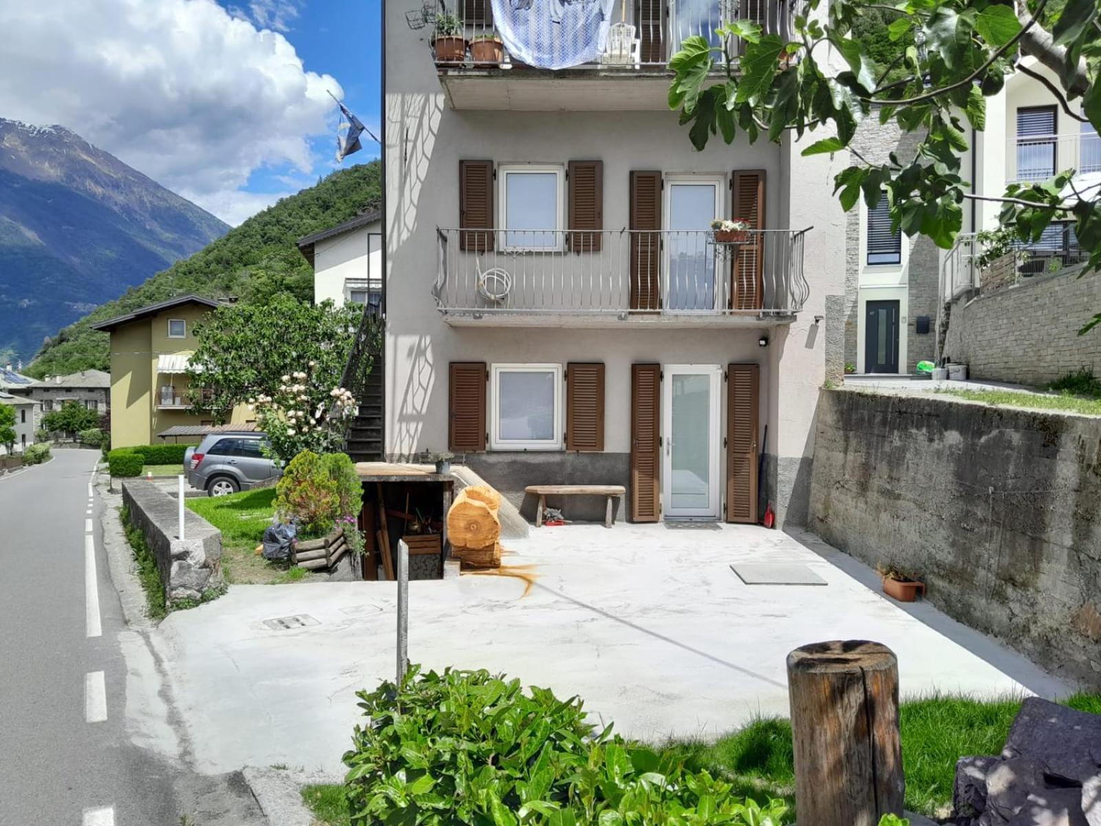 Ca Marasciol A 5 Minuti Dal Trenino Rosso Del Bernina Express Hotel Villa di Tirano Exterior photo