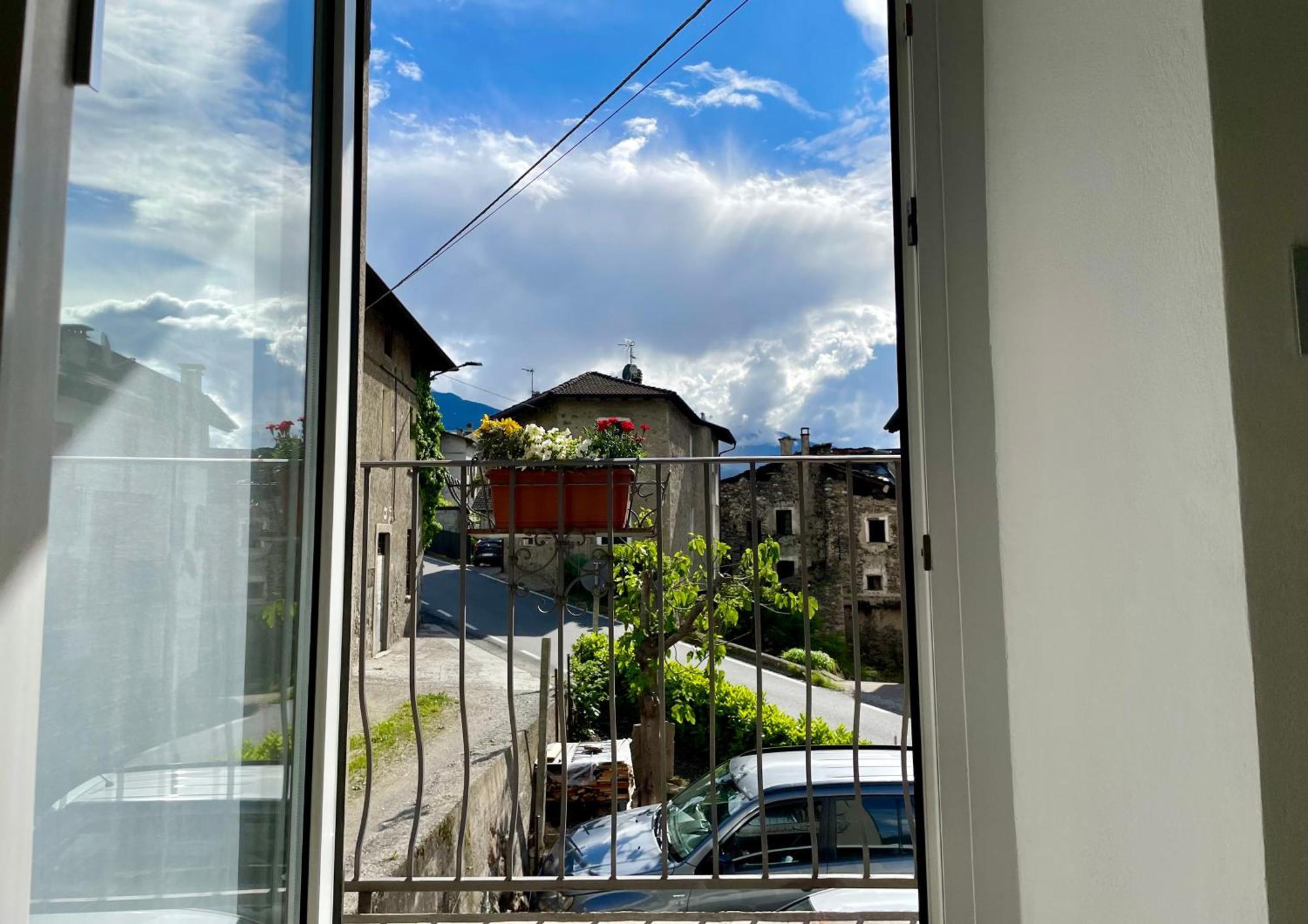 Ca Marasciol A 5 Minuti Dal Trenino Rosso Del Bernina Express Hotel Villa di Tirano Exterior photo